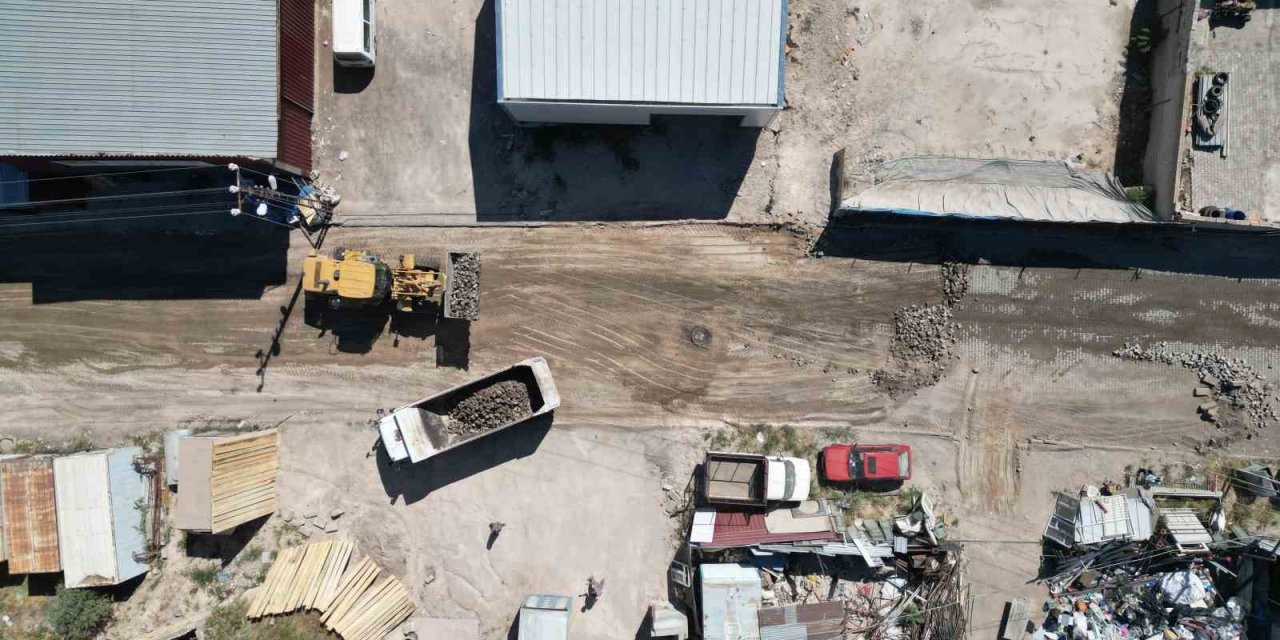 Sanayi bölgesinde sıcak asfalt çalışmalar başladı