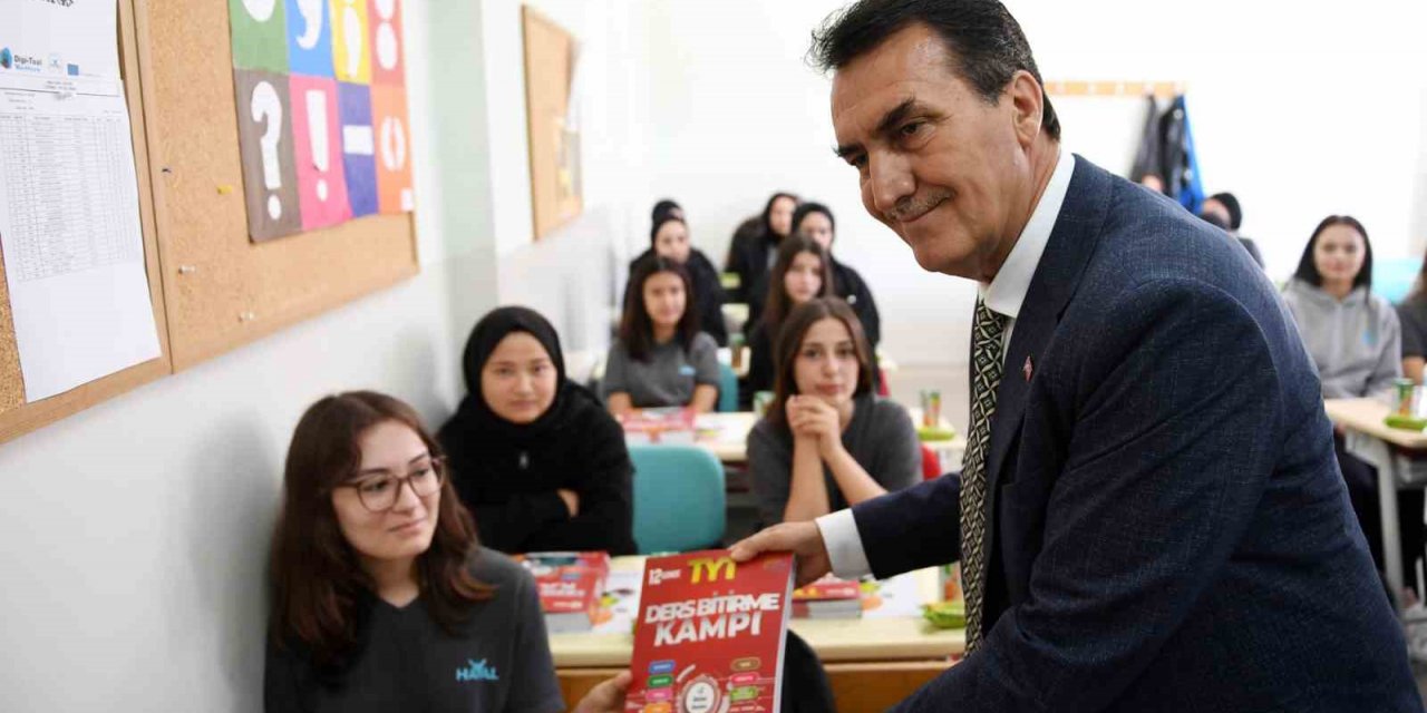 Lise öğrencilerine yardımcı kitap desteği