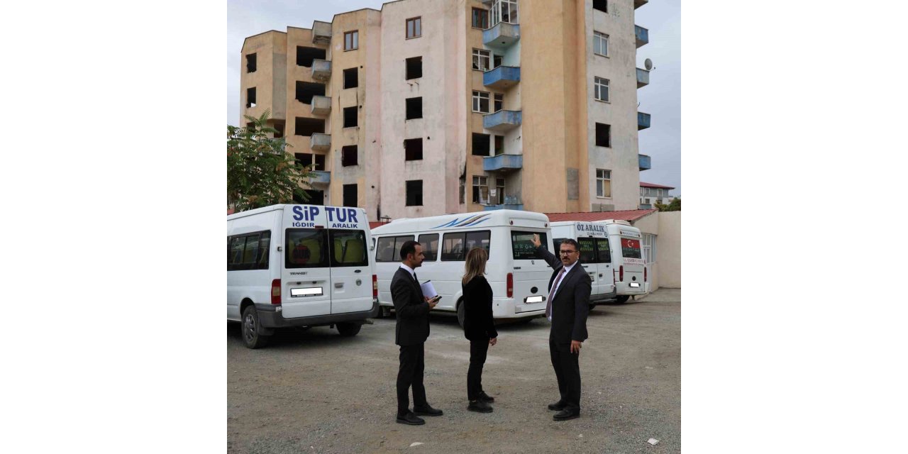 Iğdır’da metruk binalar yıkılıyor