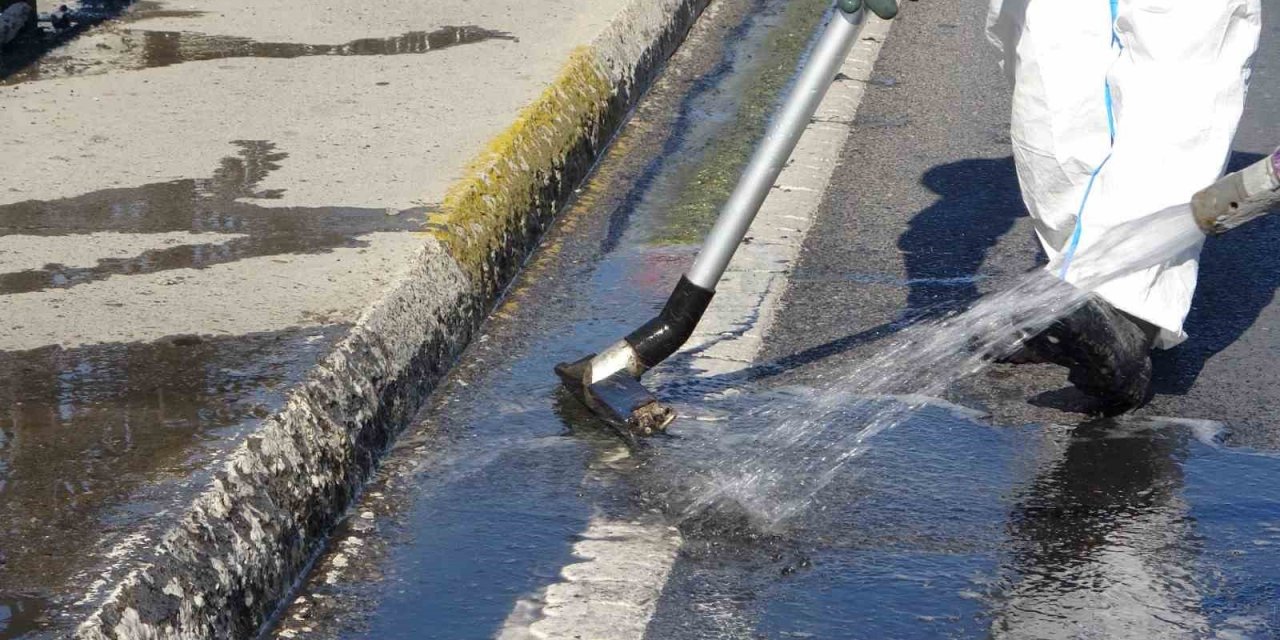 Pendik’te yola bırakılan kimyasal madde paniğe neden oldu