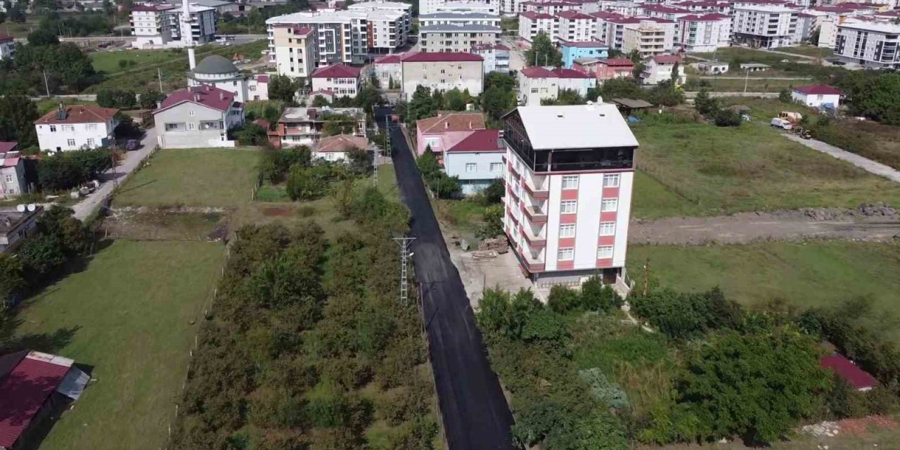 Tekkeköy’de sıcak asfalt çalışmaları sürüyor