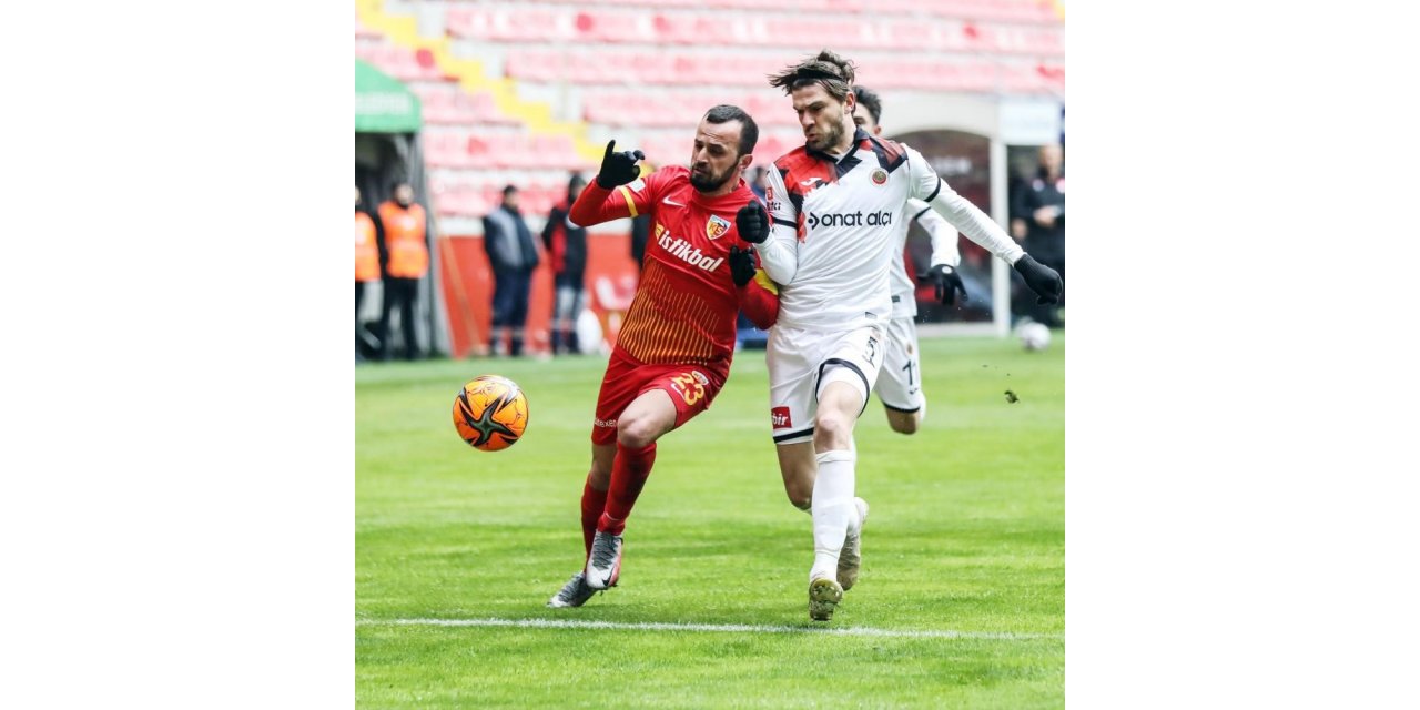 İlhan Parlak futbolu bıraktı