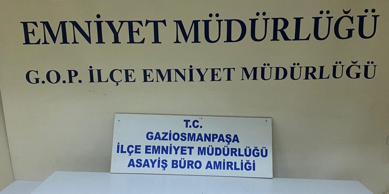 Gaziosmanpaşa’da yoldan geçenlere silah doğrultan şüpheli gözaltına alındı