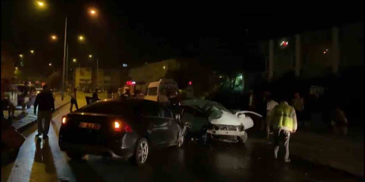 Bursa’da 2 araç kafa kafaya çarpıştı: 1’i ağır 2 yaralı