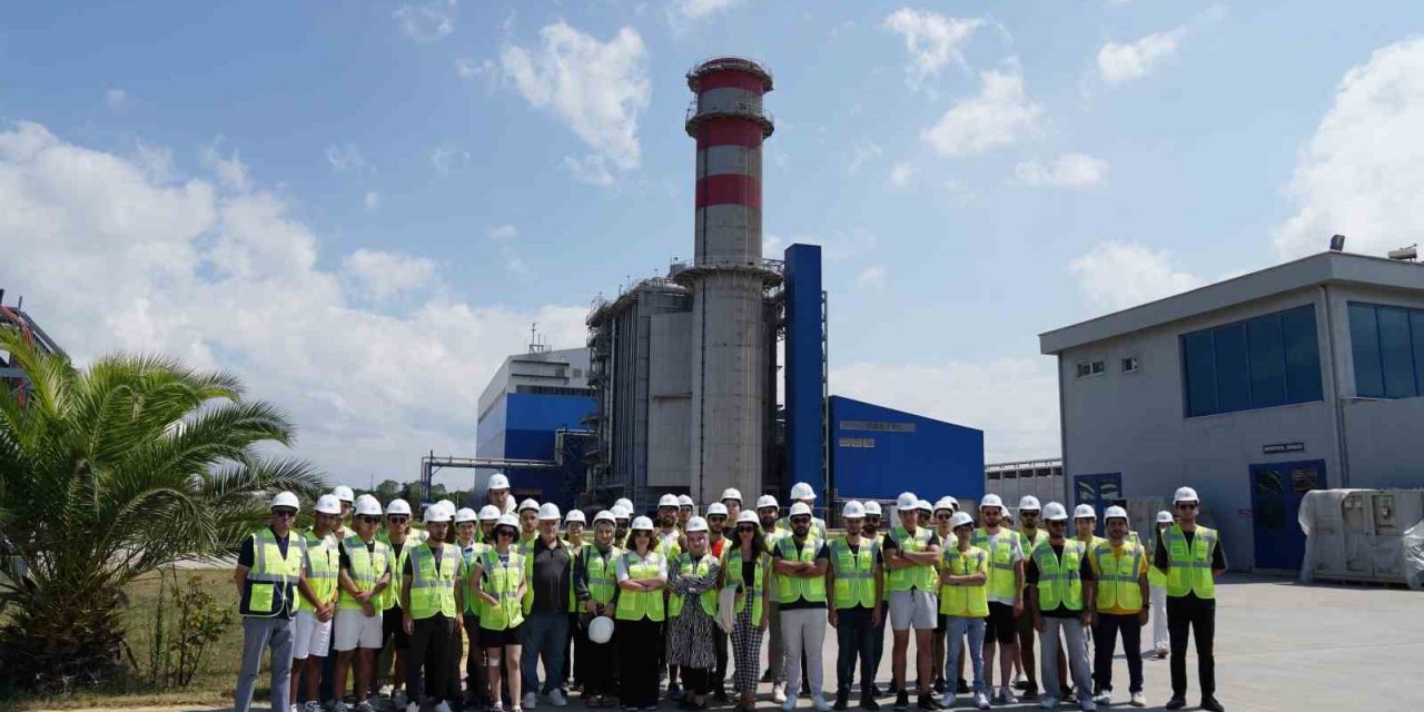 Genç mühendis adayları, elektrik üretimini yerinde inceledi