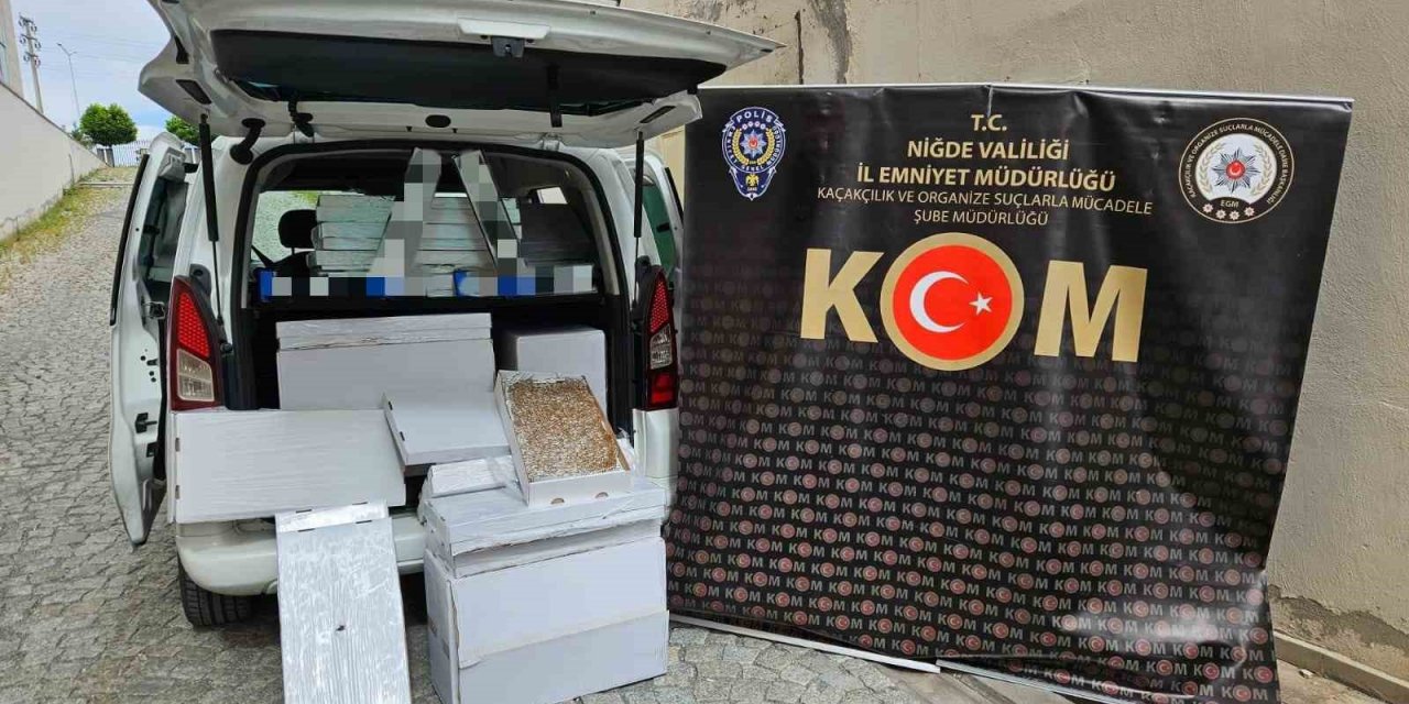 Niğde’de sahte plakalı araçta gümrük kaçağı makaron ele geçirildi