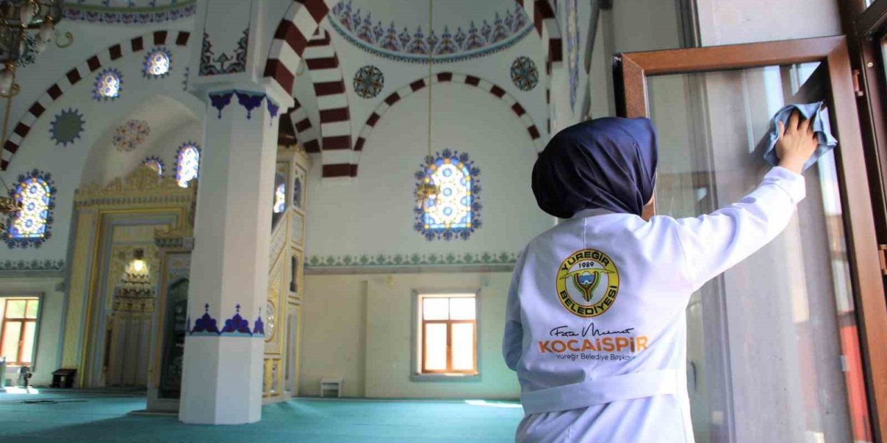 Yüreğir Belediyesi ibadethane temizliklerini sürdürüyor