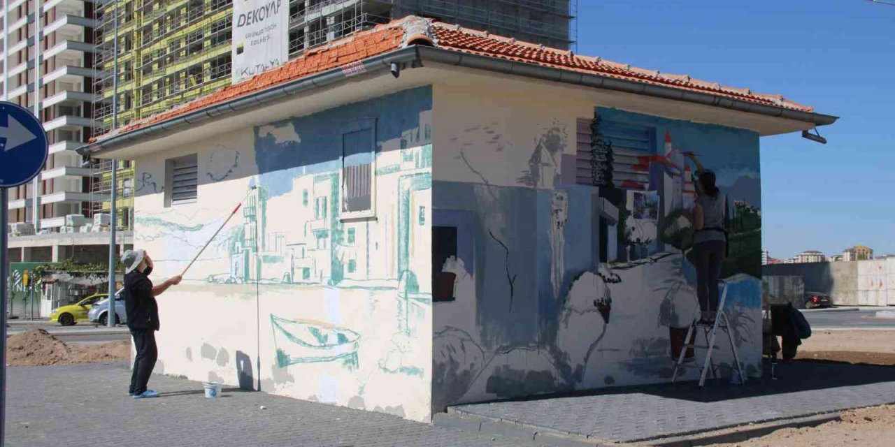 Ressam baba ve kızı duvarları tabloya dönüştürüyor