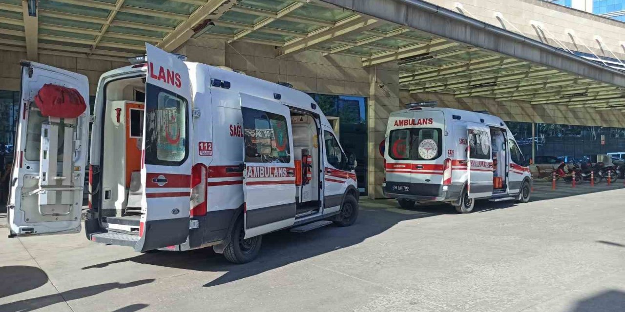 Siirt’te tarım aracı devrildi: 2 yaralı