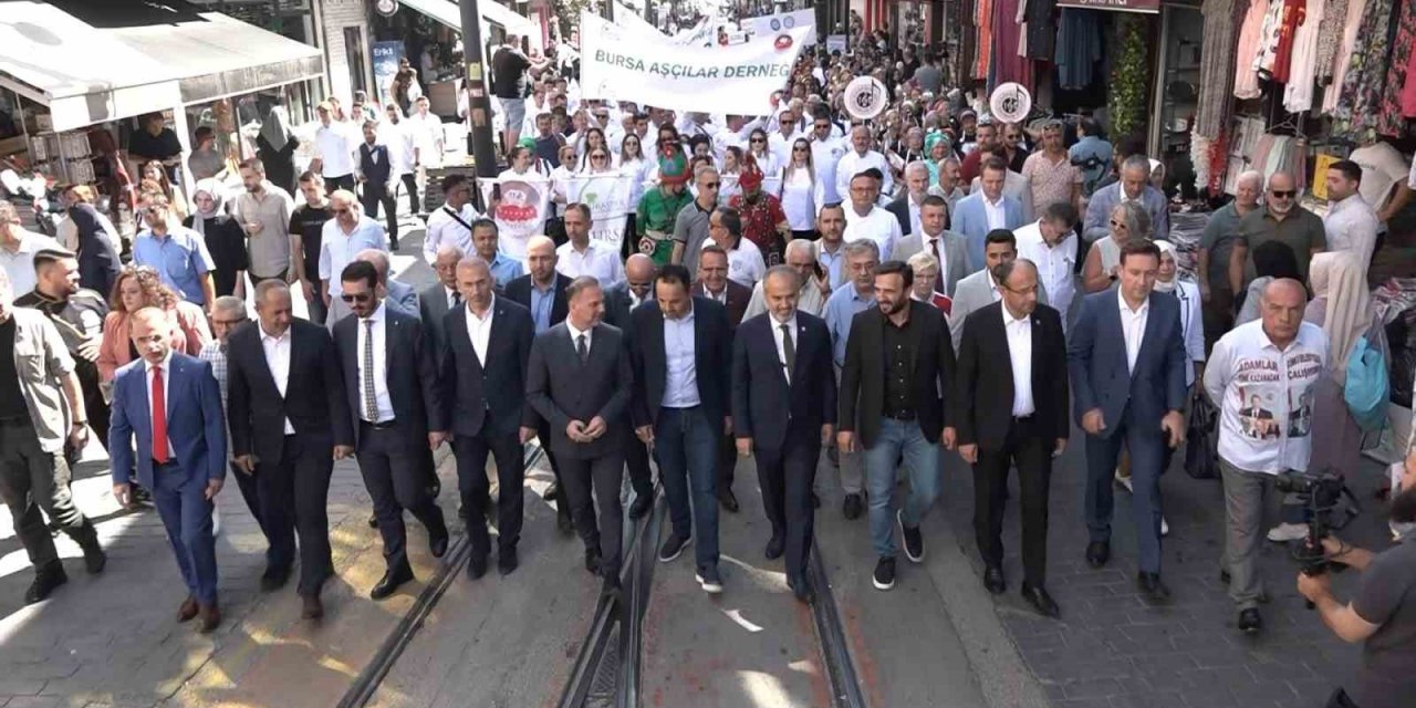 Bursa’nın lezzet şöleni kortejle başladı