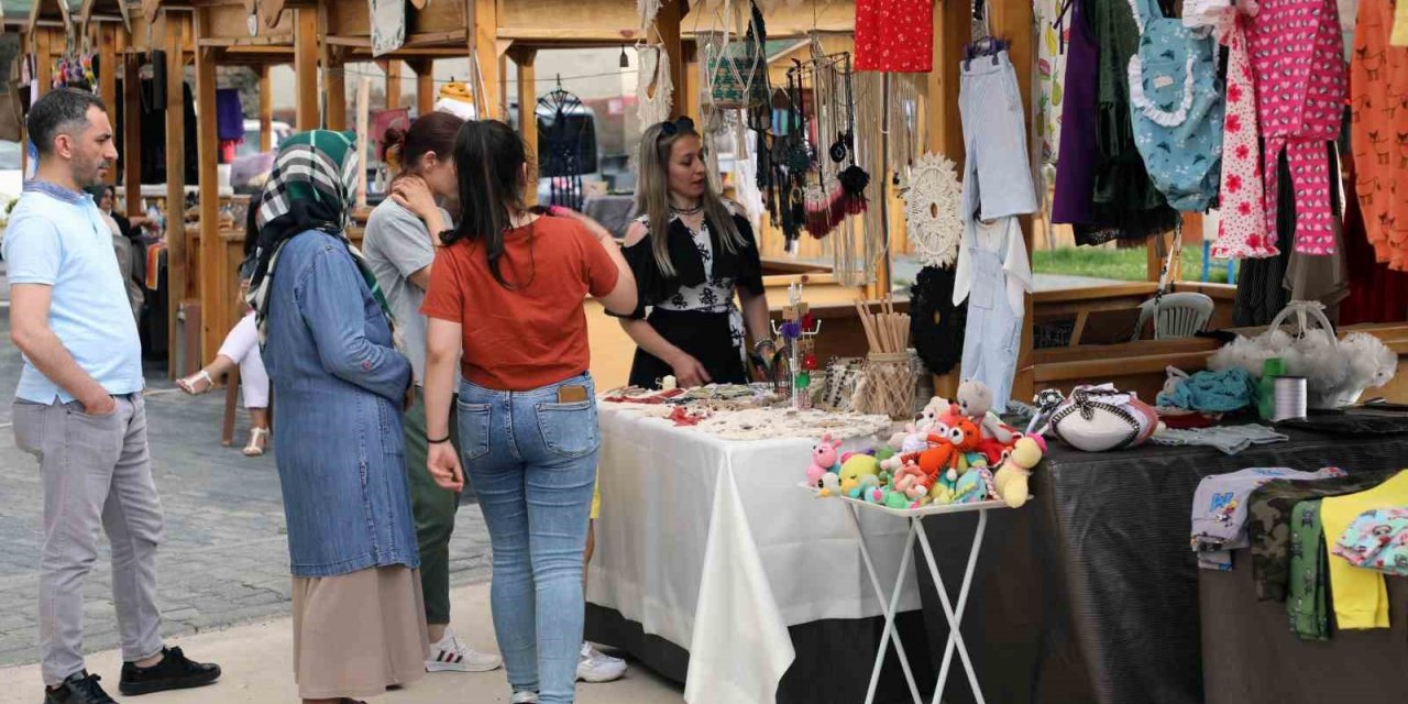 Maharetli Eller bu Pazar