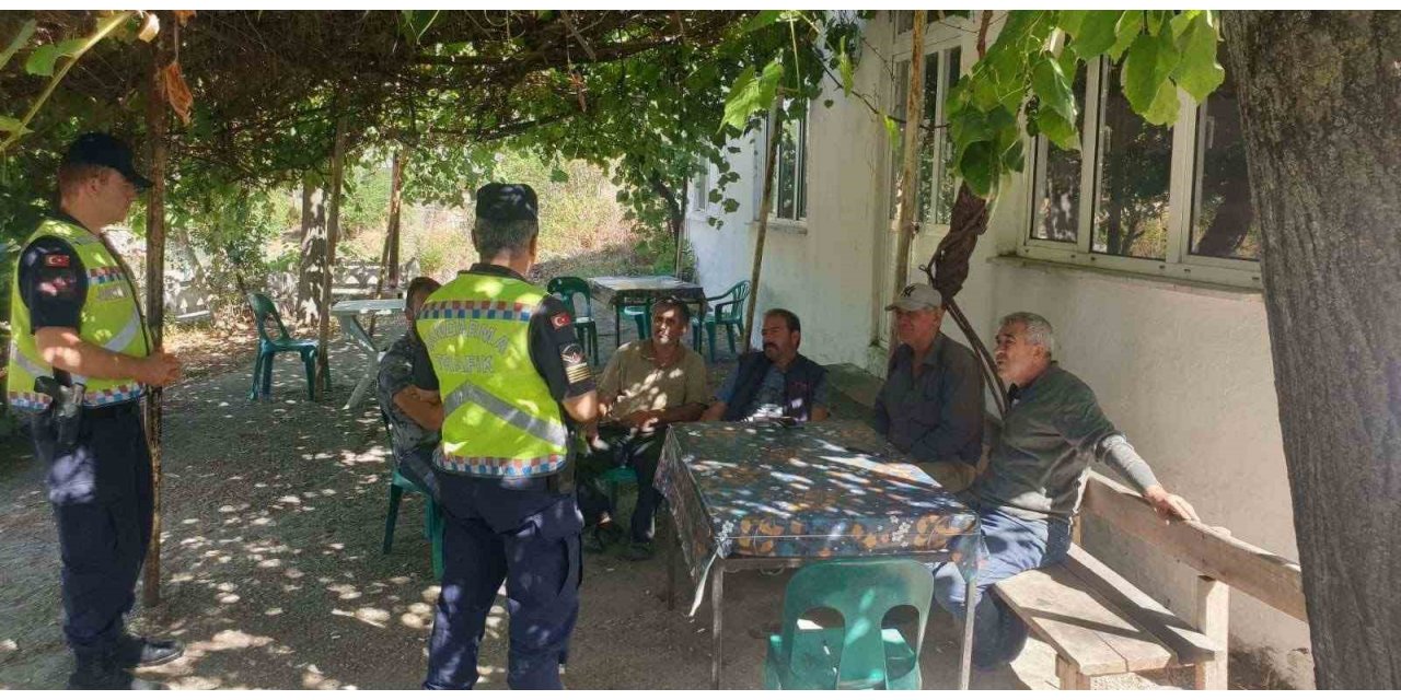 Jandarma ekiplerinden köylülere yönelik eğitim