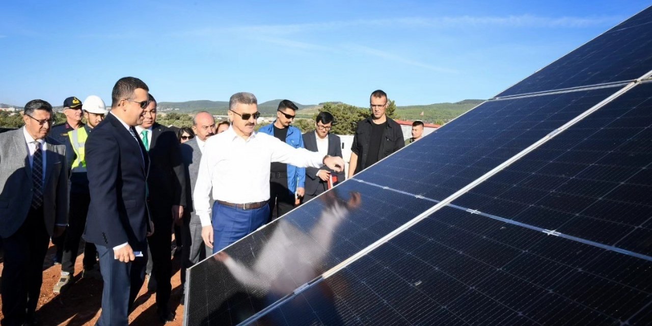 Vali Ergün yılda 1900 ton karbondioksit salınımını önleyecek GES’i inceledi