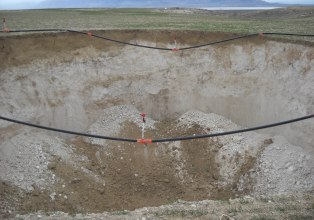 Karapınar'da yer kabuğu çöküyor!