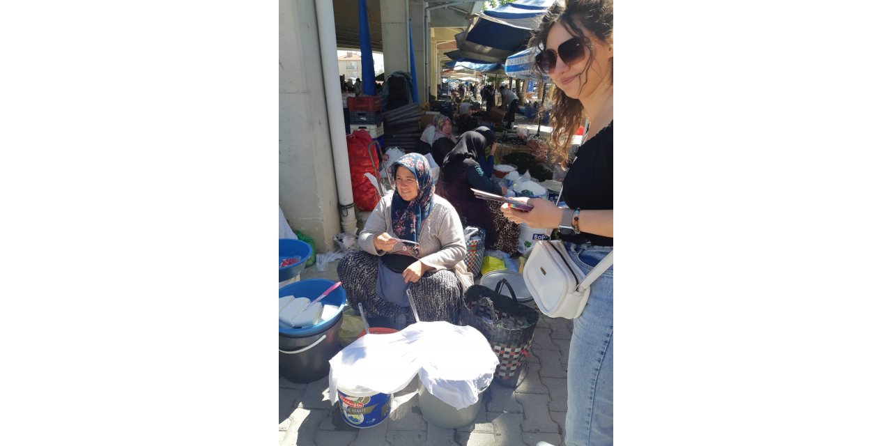 Pazarda kadına yönelik şiddetle mücadele için broşür dağıttılar