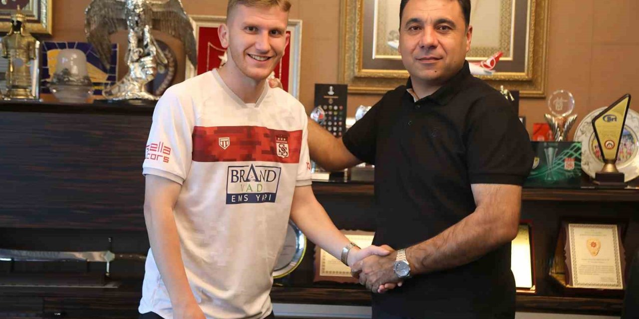 Burak Kapacak resmen Sivasspor’da