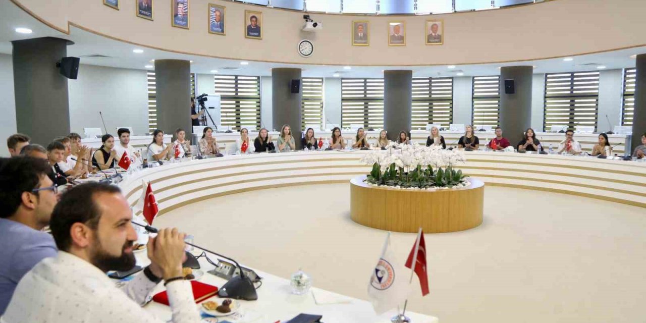 Rektör Prof. Dr. Altun, ERASMUS Öğrencileri ile Bir Araya Geldi