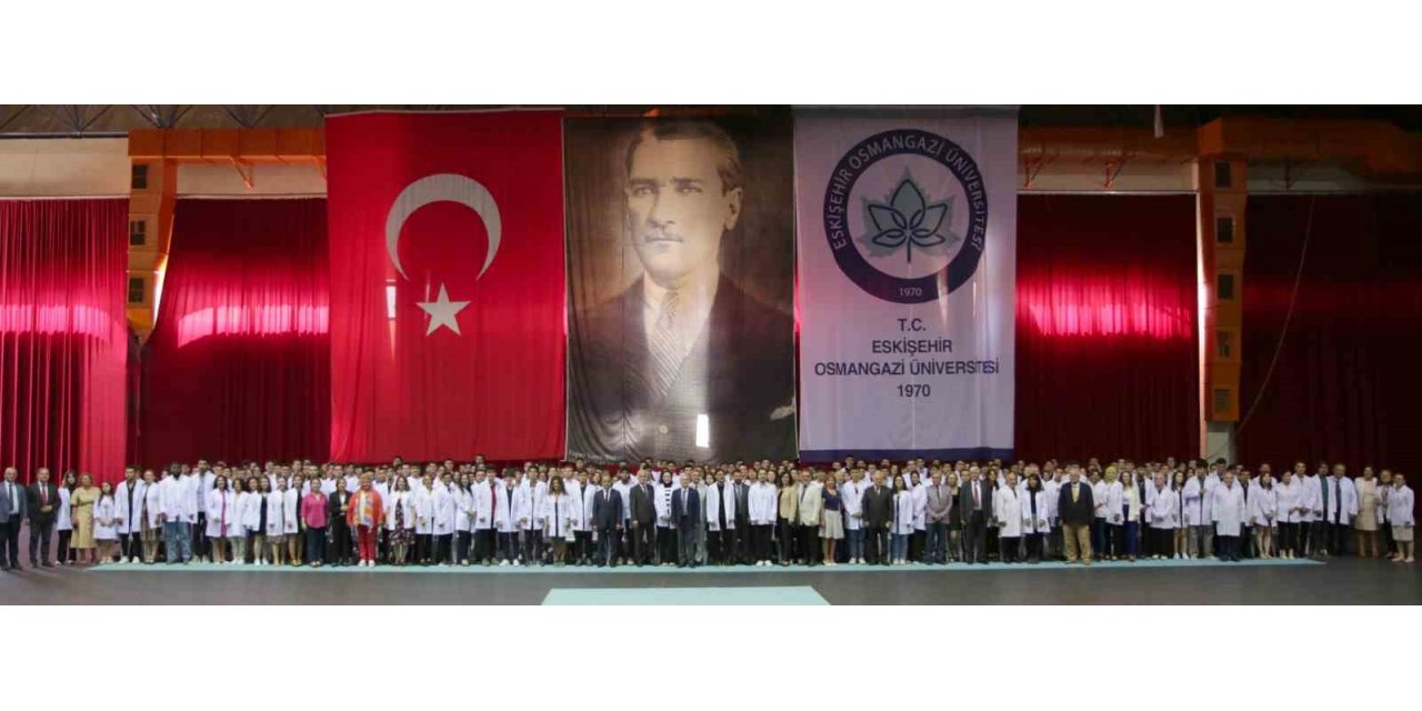 ESOGÜ Tıp Fakültesi’nin yeni öğrencileri beyaz önlüklerini giydi