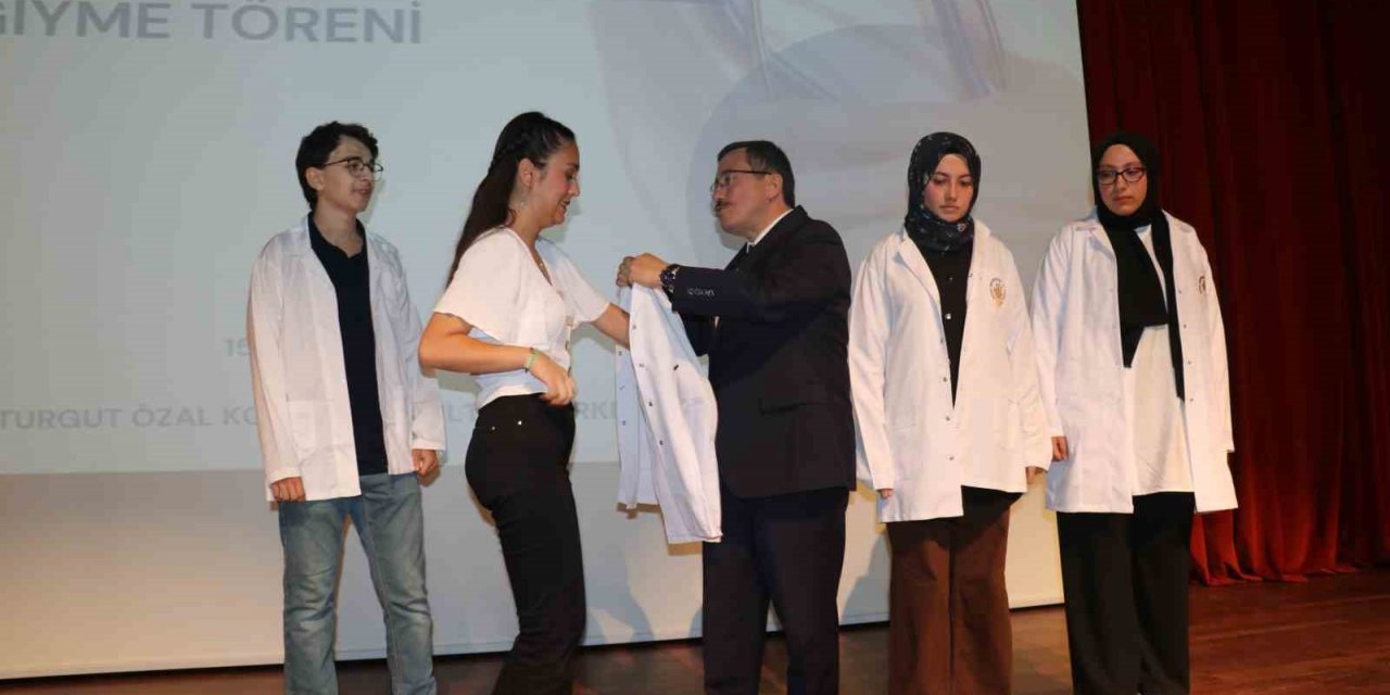 Malatya’da Tıp öğrencileri beyaz önlüklerini giydi