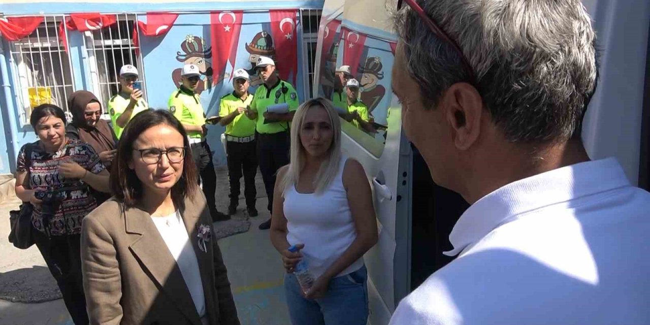 Vali Kaya okul servis araçlarının denetimine katıldı