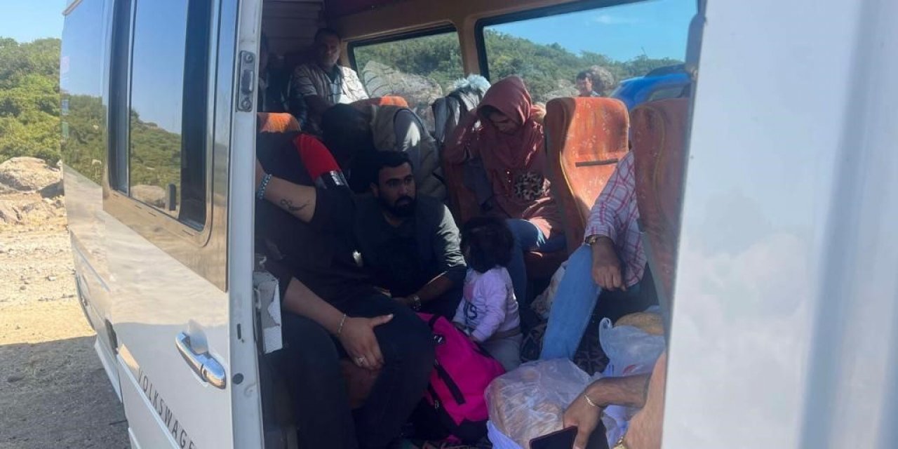 Ayvacık’ta 19 kaçak göçmen ile 1 göçmen kaçakçısı yakalandı