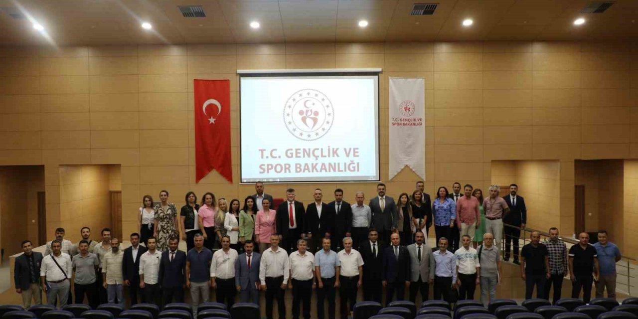Aydın Gençlik ve Spor İl Müdürlüğü yeni döneme hazırlık toplantısı gerçekleştirdi