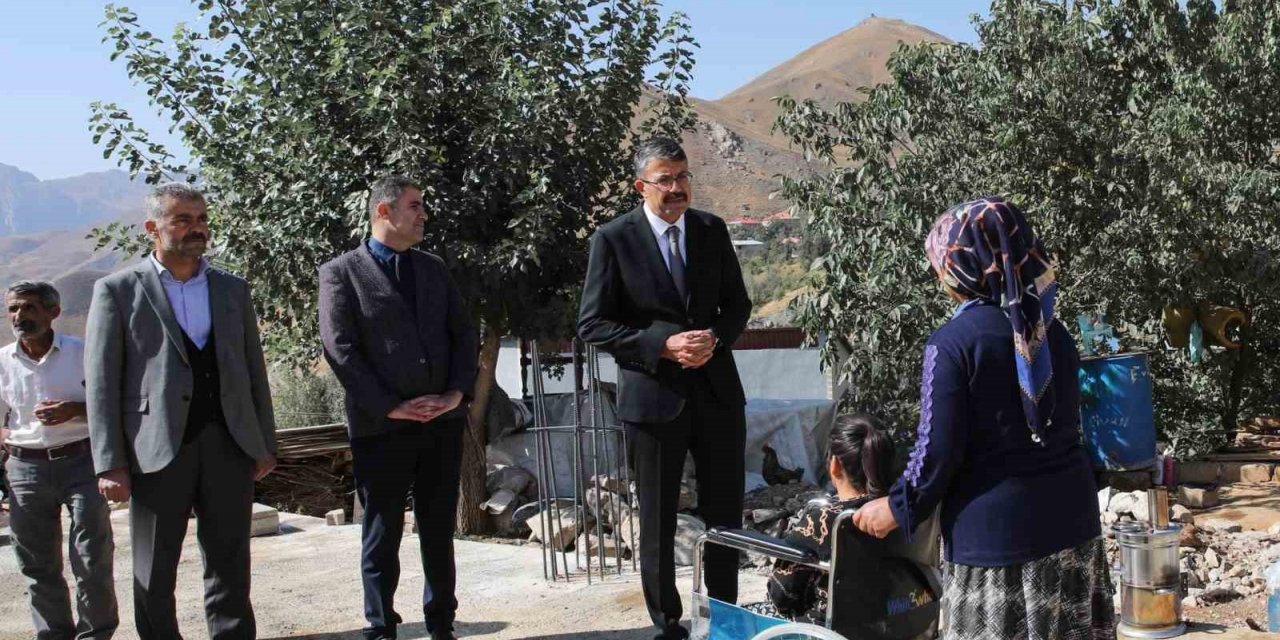 Vali Ali Çelik “Engelli kızı sevindirdi”