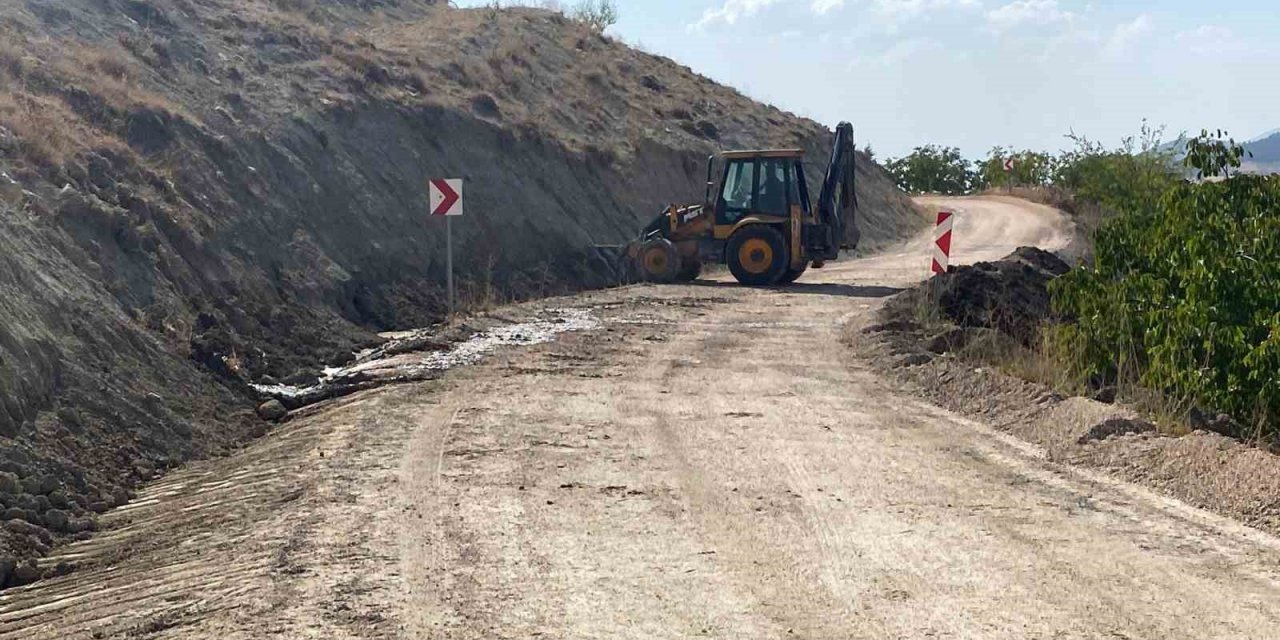 İlçelerde bağlantı yollarının ulaşımı iyileştiriliyor