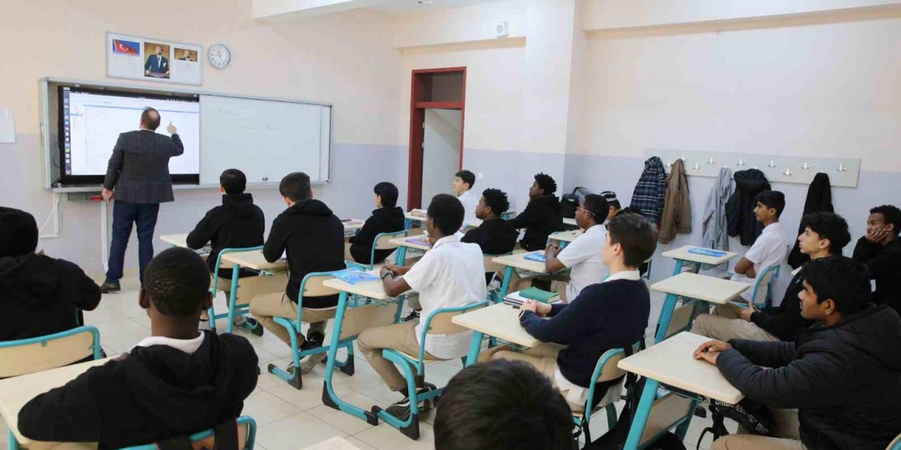 TDV, eğitim yardımlarında deprem bölgesine öncelik veriyor