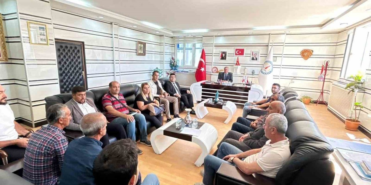 Altıntaş’ta arazi toplulaştırma kararı alınan köylerin muhtarları bilgilendirildi