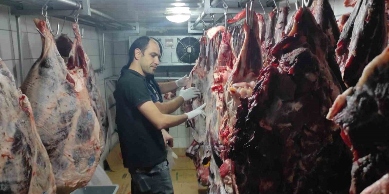 Sandıklı’da et ve et ürünleri satan işletmelere yönelik denetim