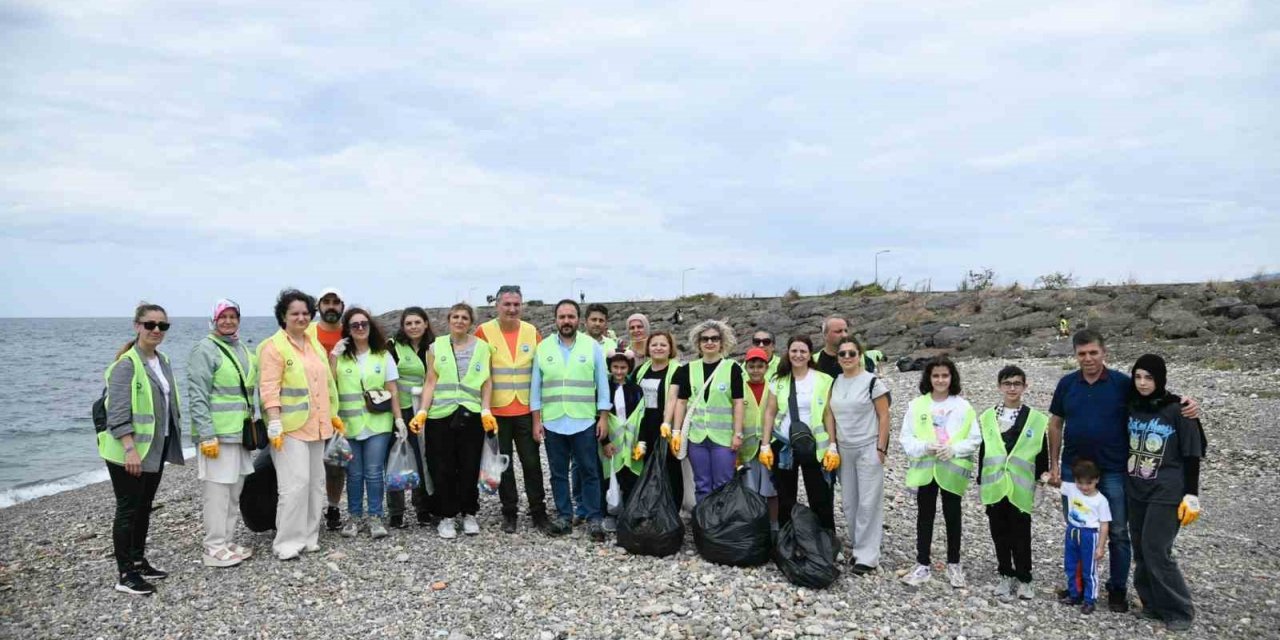 Ortahisar sahili çöplerden temizlendi