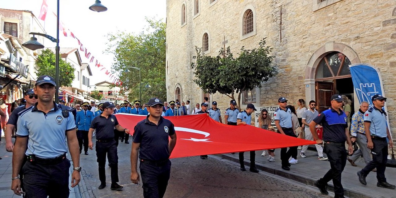 Çeşme’nin kurtuluşu coşkuyla kutlandı