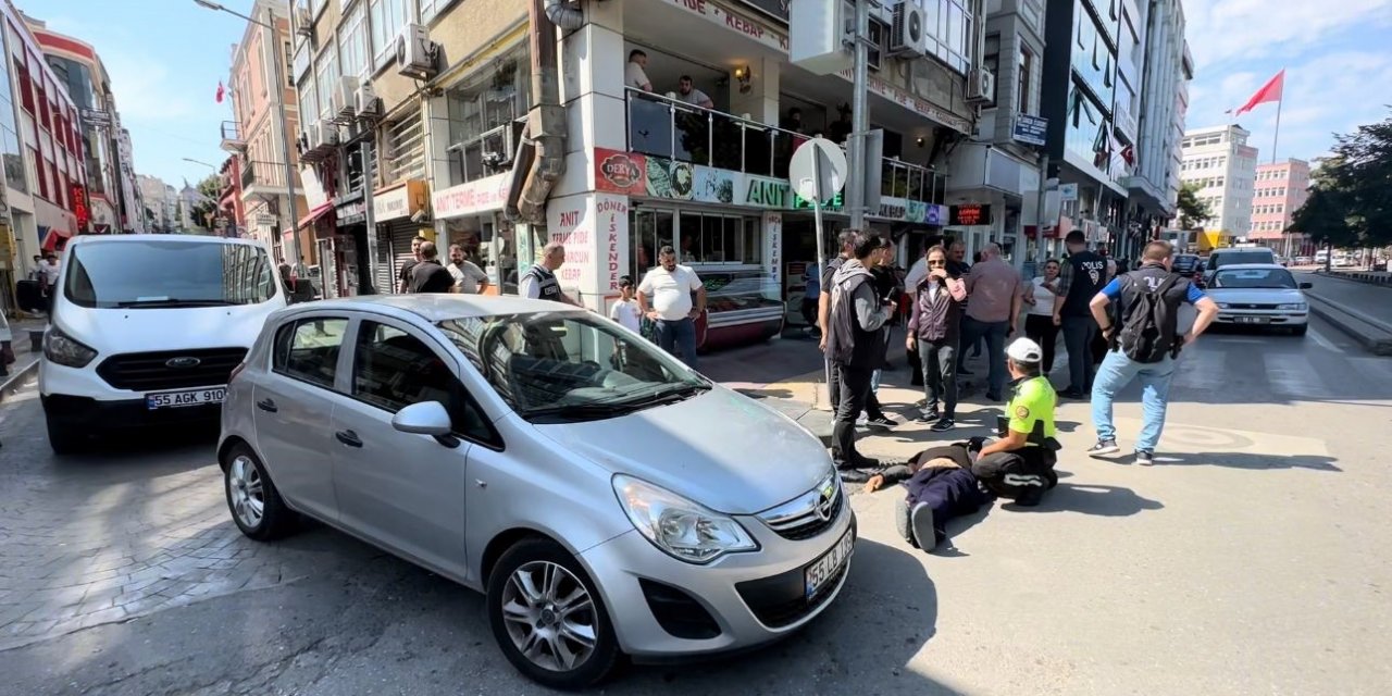 Sarhoş şahıs aracın önünden geçerken kendini yere bıraktı