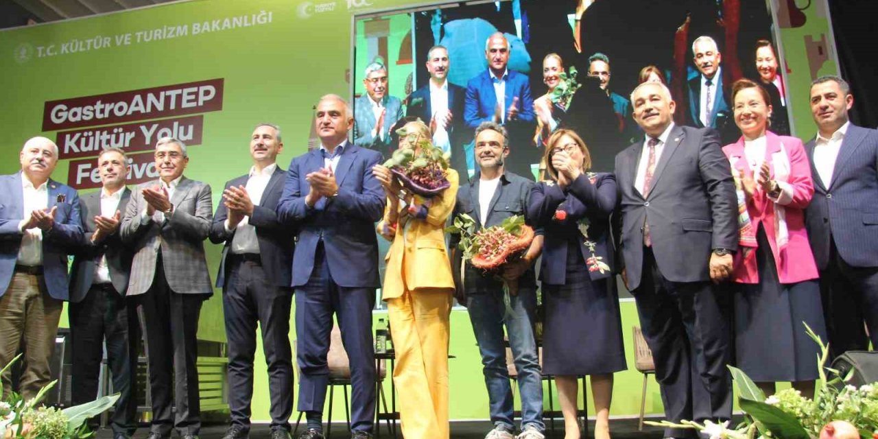 Bakan Ersoy: "Şehirlerimiz gastronomide denizde yüzüp derede boğuluyor"