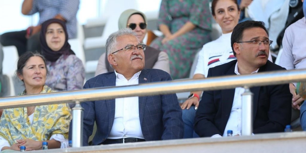 Vali Çiçek ve Başkan Büyükkılıç, Atlı Okçuluk Türkiye Şampiyonasını ziyaret etti