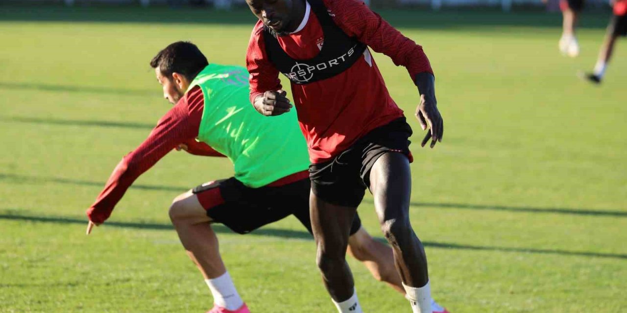 Sivasspor şut ve taktik çalıştı