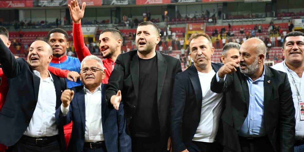 Kapalı Kale Baki Ersoy’u Bağrına Bastı