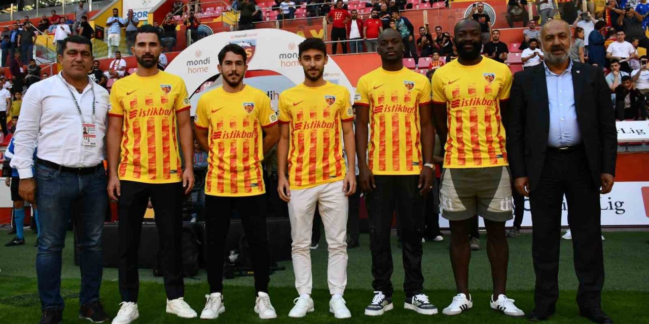 Kayserispor’un yeni transferleri taraftara tanıtıldı