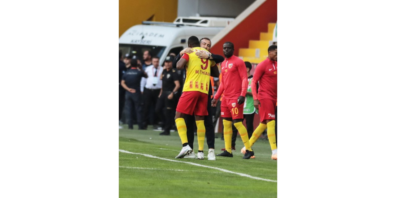 Mame Thiam gollerine devam ediyor