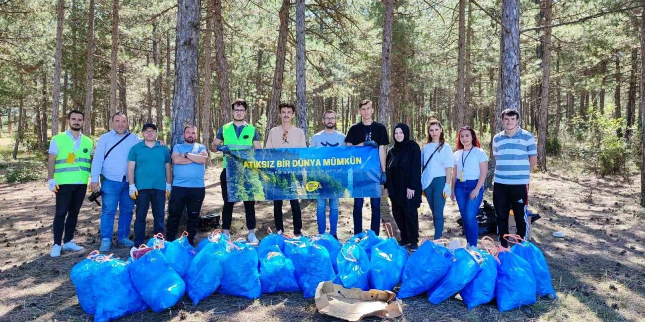 Yarım saatte 30 büyük poşet çöp toplandı