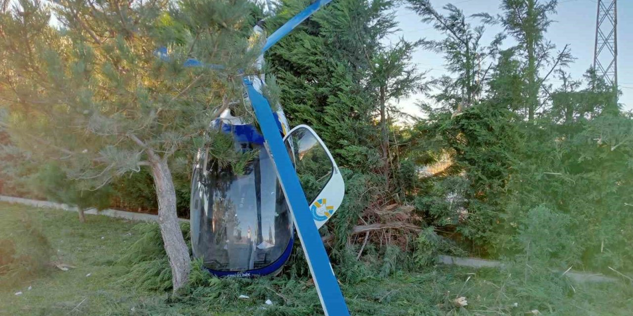 Düşen helikopterin enkazının kaldırılması için kaza kırım ekibi bekleniyor