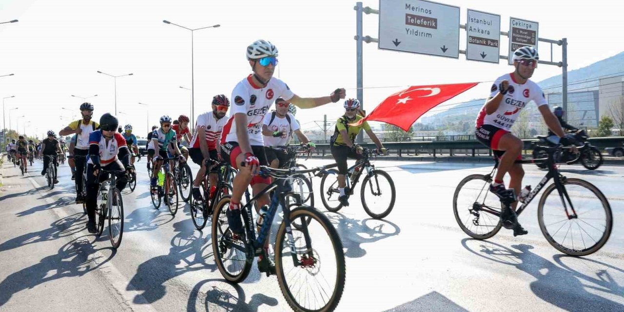 Cumhuriyet için Tophane’den Mudanya’ya pedal çevirdiler