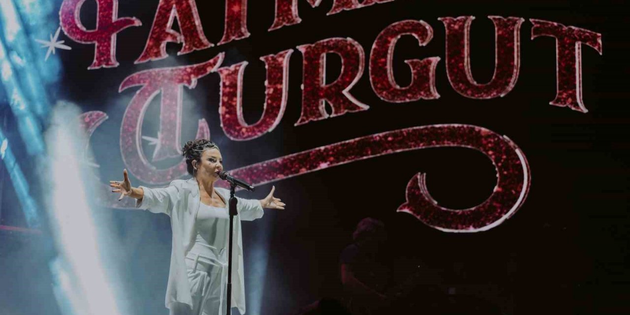 GastroANTEP Festivali’nin ilk gününde Fatma Turgut sahne aldı