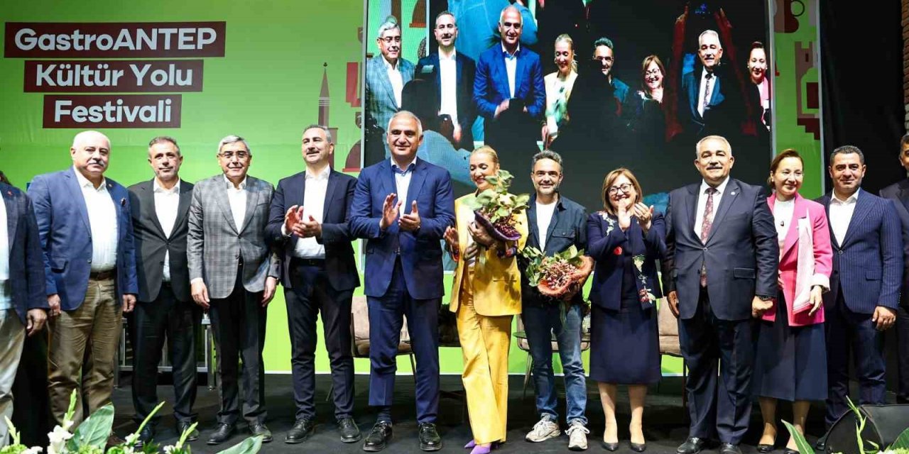 Bakan Ersoy ve Şahin, şef Arda Türkmen ile gastronominin geleceğini konuştu