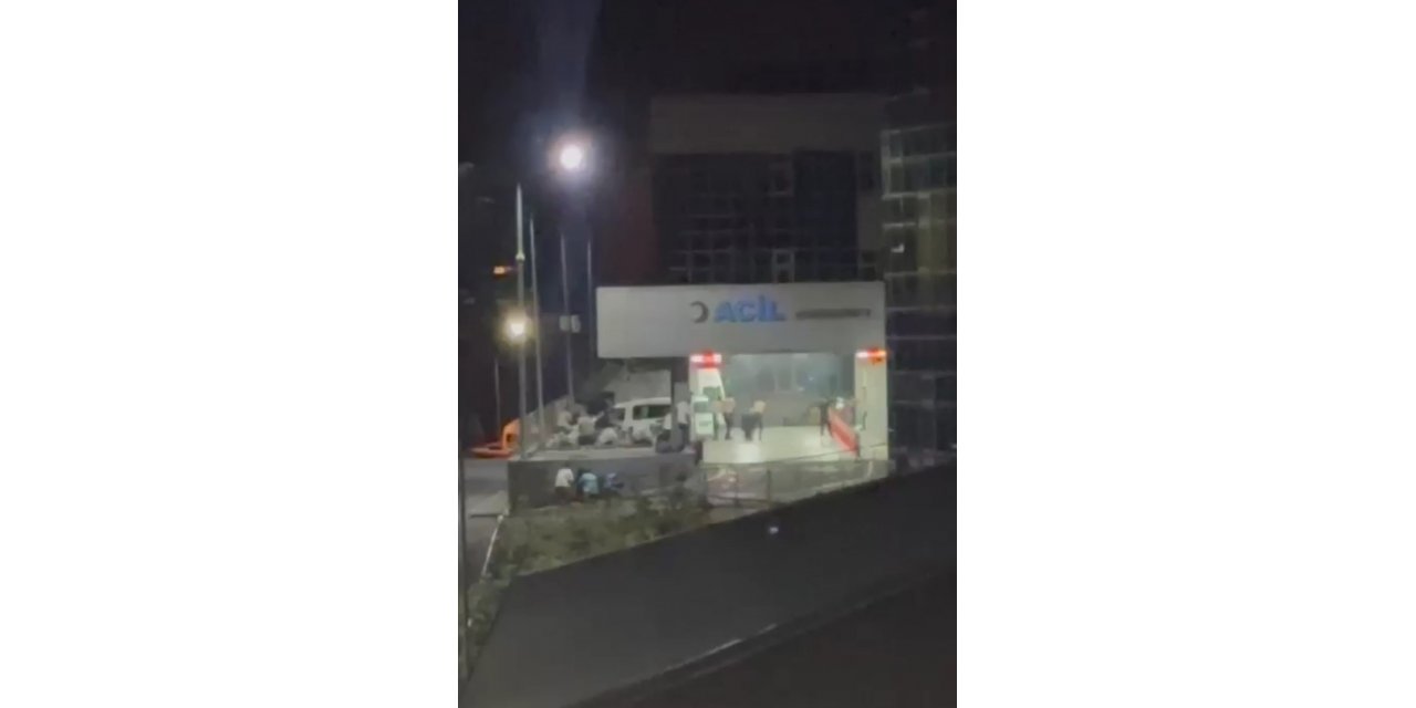 İzmir’de husumetliler acilin önünde çatıştı