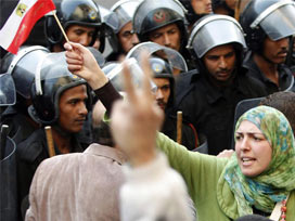 Oğul Mübarek kaçtı, baba sallantıda