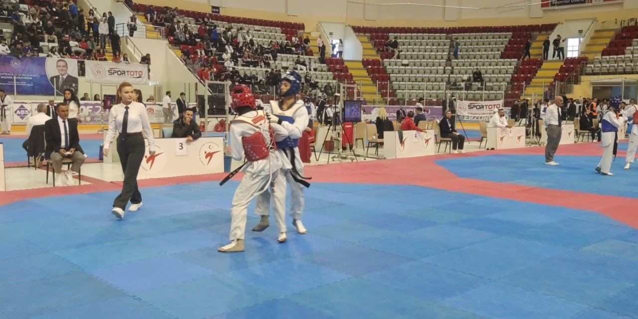 Ümitler Taekwondo Şampiyonası başladı