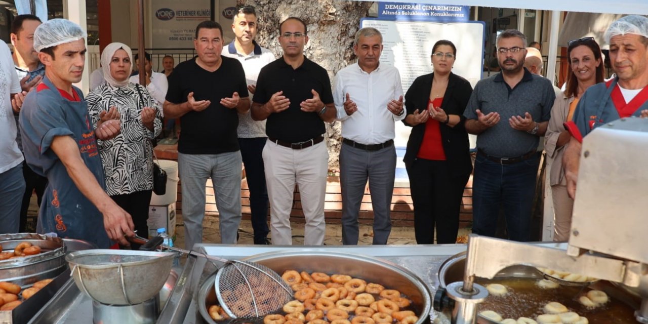 Başvekil Adnan Menderes, Demokrasi Çınarı altında anıldı