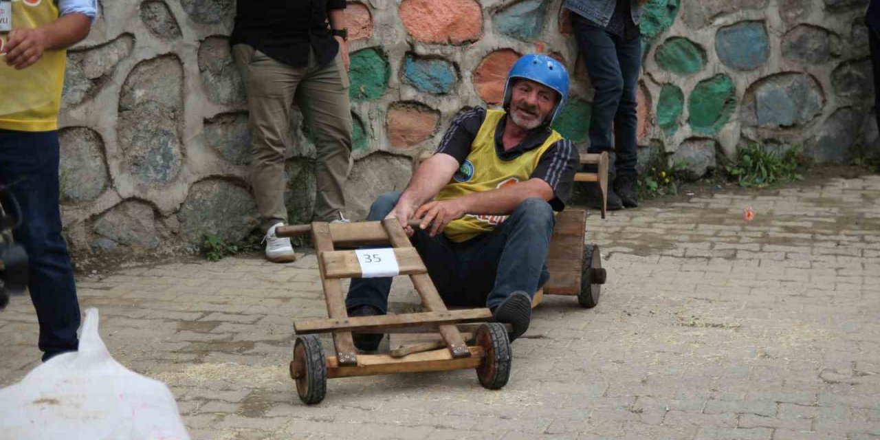 Rize’de ‘Lazralli Tahta Arana yarışları’ renkli görüntülere sahne oldu